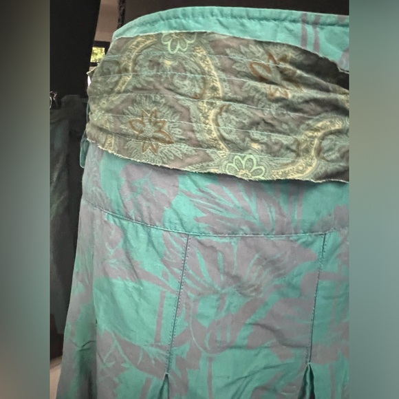 LUX size Medium drop waist skirt with paisley belt. - Picture 5 of 6